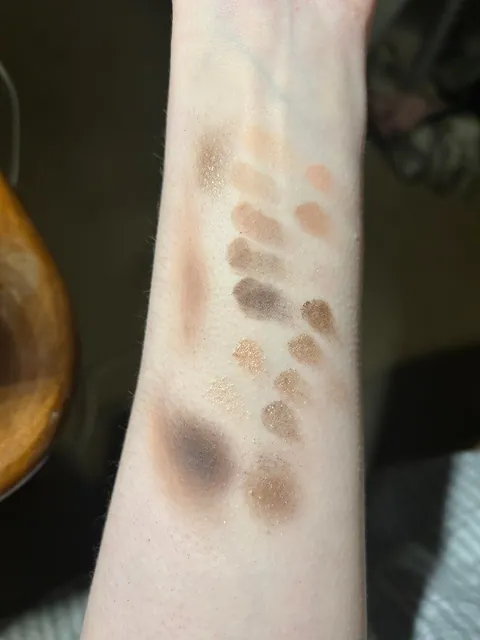 Got my first Natasha Denona palette and I hate the quality