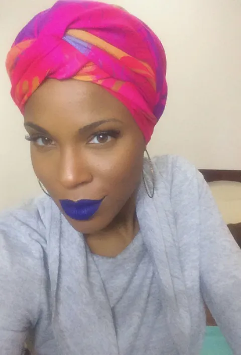 This headscarf and blue lipstick may be a new thing for me (x-post from r/brownbeauty)