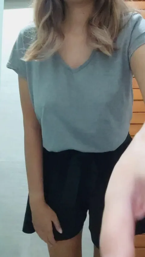 Dropping my Asian boobies 😇