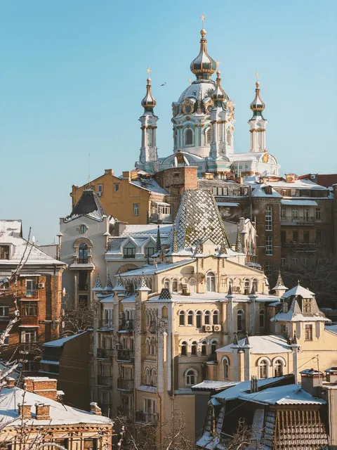 Elizabethan Baroque St. Andrew’s Church, completed in 1767 and designed by Italian architect Bartolomeo Rastrelli, towering over the architecture of Vozdvizhenka district in Kyiv, Ukraine.