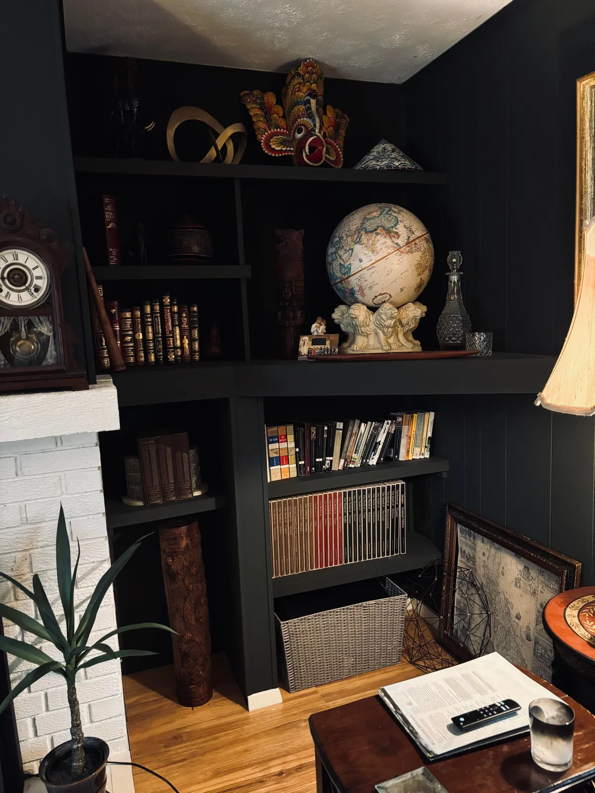 Always been my dream to have a study/library space. Finally finished.