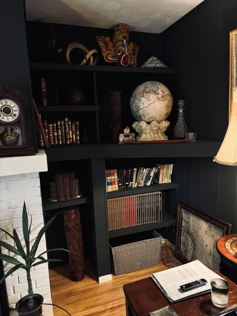 Always been my dream to have a study/library space. Finally finished.