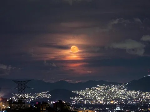 Moon over México City Sky 
