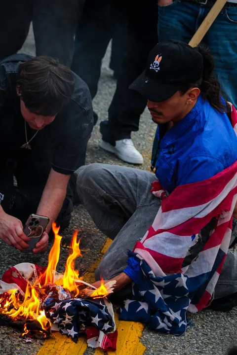 Today, the LAPD shut down a protest outside the ICE Detention Center in Los Angeles [OC]