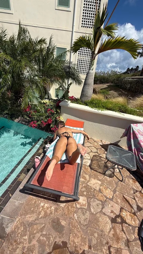 Wife tanning results 🍒