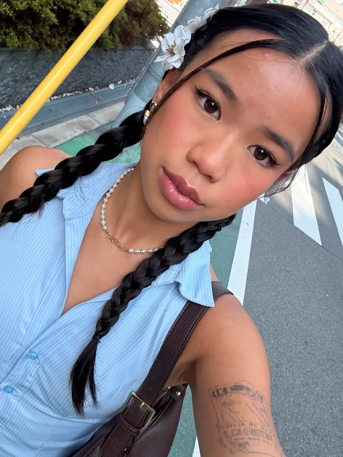 Spread it wide open for u, cum make a mess