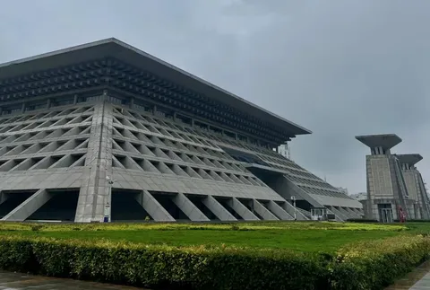 Is this considered brutalist architecture? 