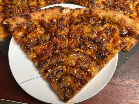 [Homemade] pizza with chunky meat sauce