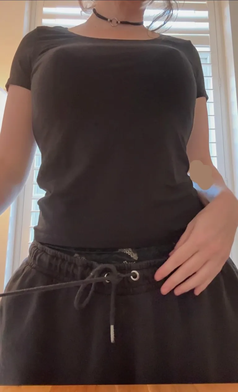 Swipe to undress, loungewear edition… (f)