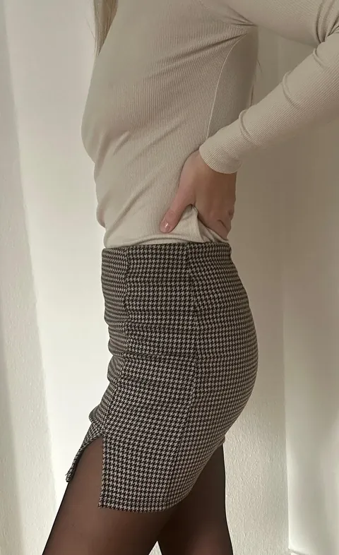 Büro-Outfit… mit einer kleinen Überraschung 👀😊 (f) schönen Mittwoch!