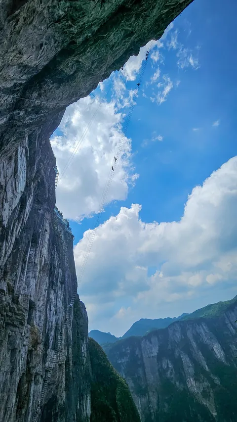 1480 meters big wall Via Ferrata and 168 meters sky ladder climbing challenge in Qixing moutain, Zhangjiajie, China during a solo travel