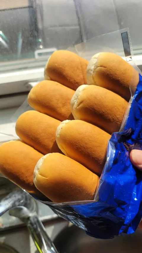 Found some buns that expired 6 months ago. They look like day 1.