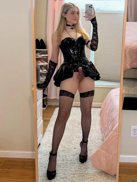 Any fellow girl cock lovers out there 😍😵‍💫