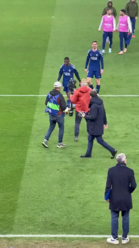 Ousmane Dembélé refusing to take the POTM award after the match vs Aston Villa