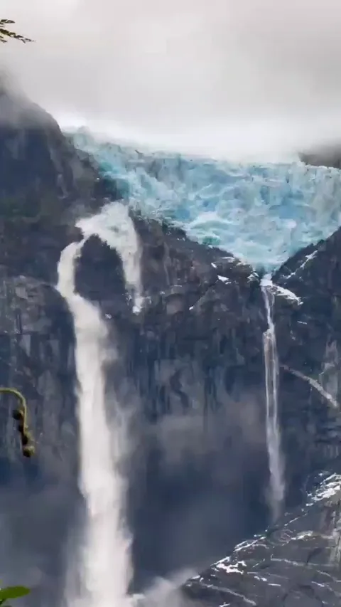 🔥 Glacier waterfall Ventisquero Colgante, Chile 