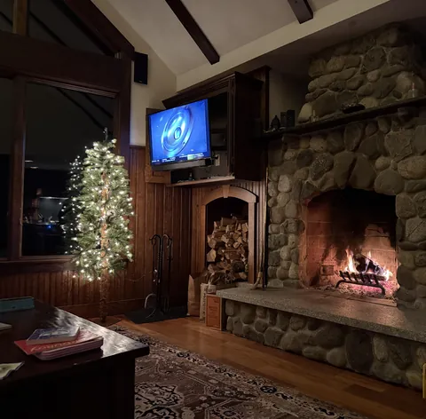 Everyone wanted the fire. This is the same room, not ai, unfiltered.