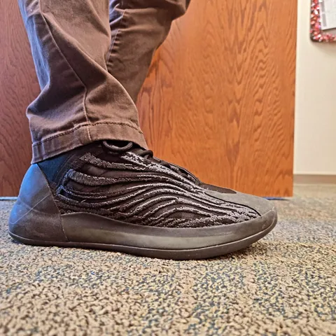 20 pics of sneakers I've worn lately