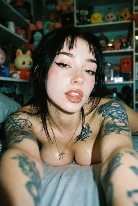 Pick any of the girls #1-20 and I’ll decide your fate😵‍💫