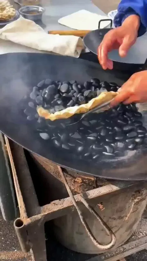 The way they make these waffle-like bread