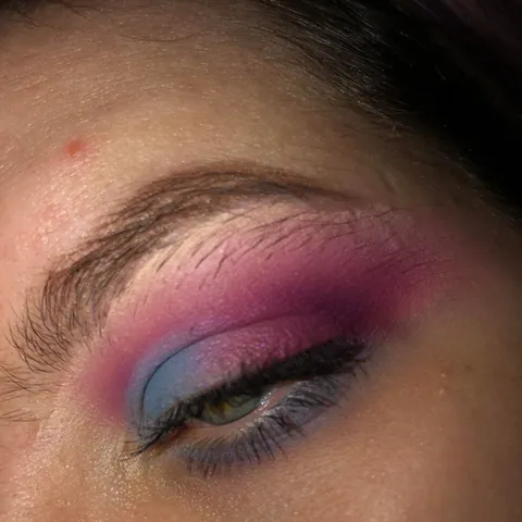 why don’t we do colourful eyeshadow anymore