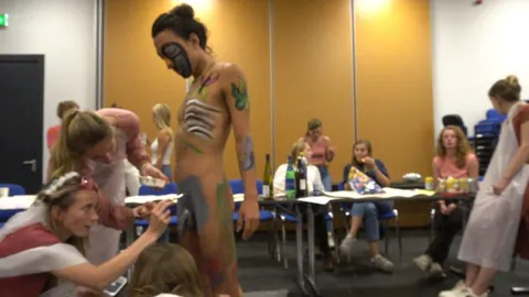 CFNM nude body painting