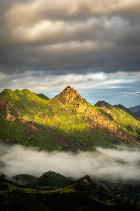 Malibu Canyon, California [1667X2500] [OC]