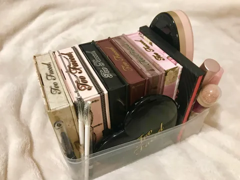 With all these new palette releases, can we take a moment to appreciate my vintage Too Faced palettes ☺️