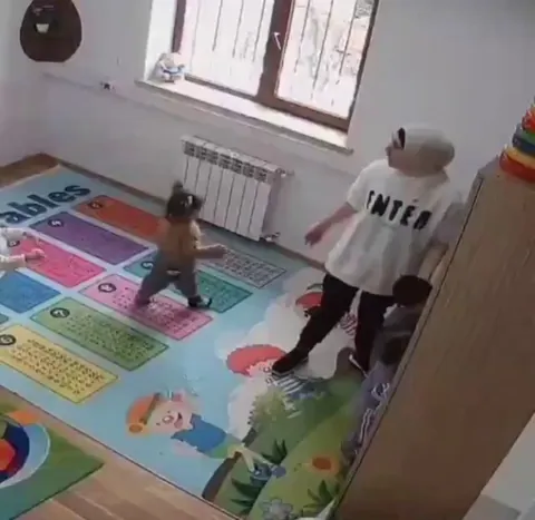 A kindergarten teacher was hugging a child who was crying, and the other kids who saw it all joined in.