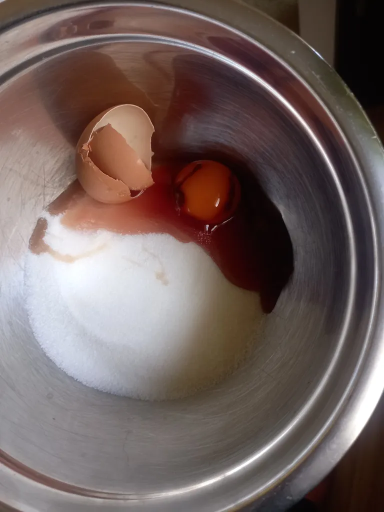 I cracked this egg and it was full of blood