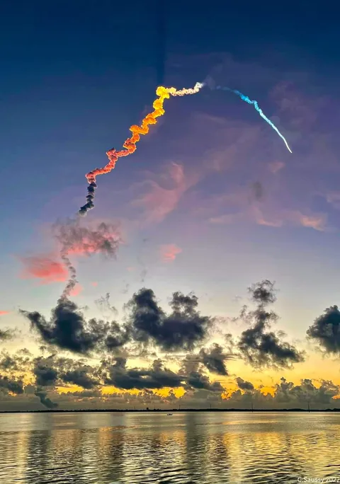 Incredible picture of the Atlas V launch this morning