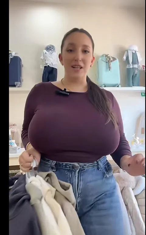 Busty 🤯