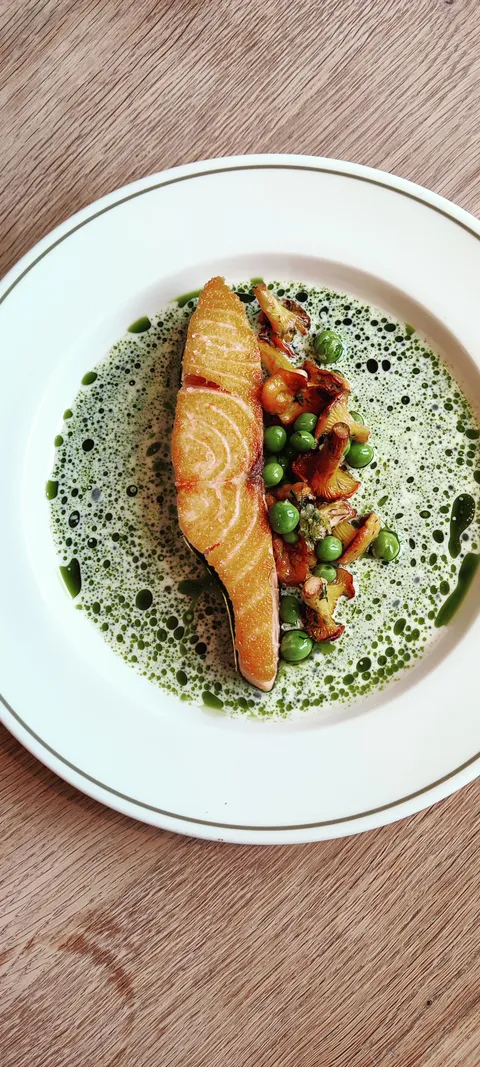 [Homemade] Salmon and chanterelles 