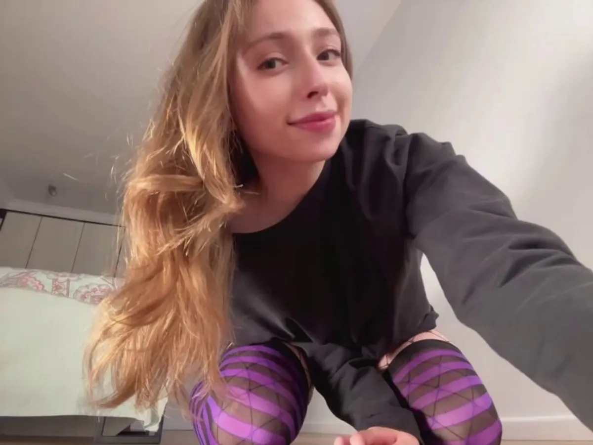 Made for sitting pretty [F]