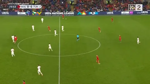 Caglar Soyuncu's head stamp on Kieffer Moore