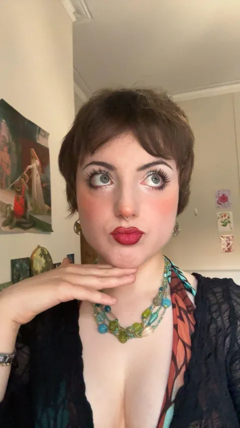 Blue shadow and orange blush !🧡🩵