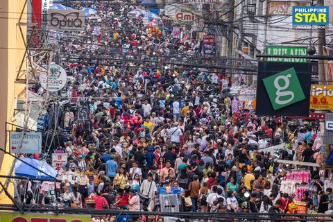Year-end shopping rush in Quiapo 🛍️