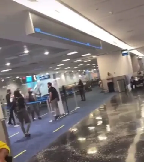 Anti-mask idiot goes batshit crazy at Miami airport