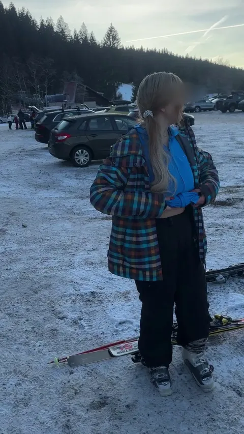 Releasing my boobs after day of skiing