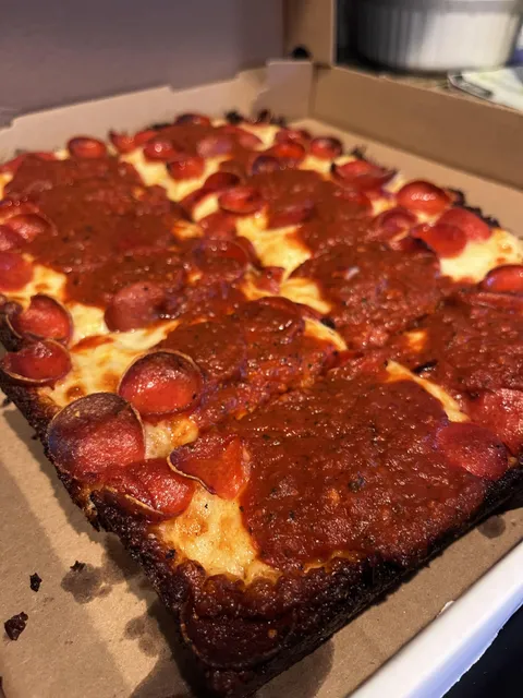 [i ate] Detroit Style Pizza 