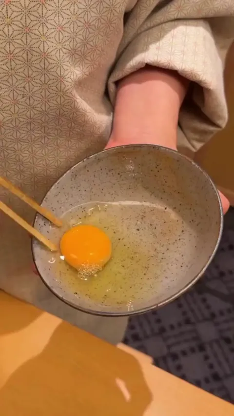 Whisking an egg with chopsticks without ever breaking the yolk