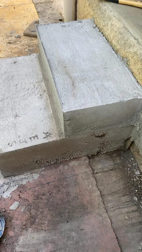 Premier travail de mon fils à la maison. C'est pas parfait mais j'en suis très fière !