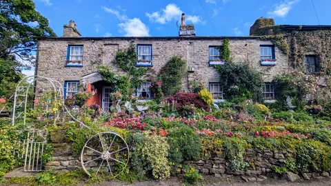 Double cosy cottage [OC]