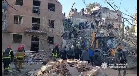 At around 6:00 am, Russia launched a missile strike on Pryluky, Chernihiv Oblast. One missile hit a five-story residential building. At this time, the bodies of three children have been recovered from under the rubble, and the death toll has risen to nine people. Rescue workers are operating on-site