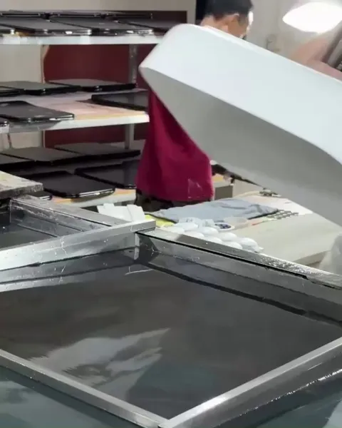 Hydrodipping a ceramic basin for a marbled finish