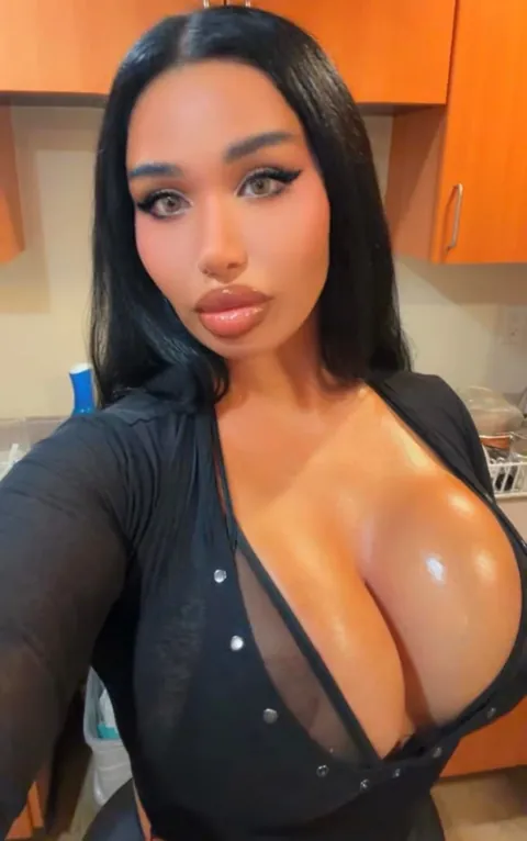 A Real Bimbo Baddie