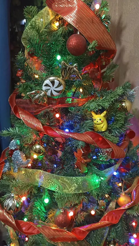 Chubby fella waited 30 years to be placed on a christmas tree.