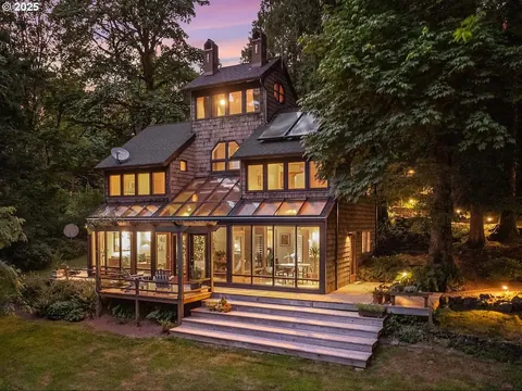 Peaceful house (Portland, Oregon, US).