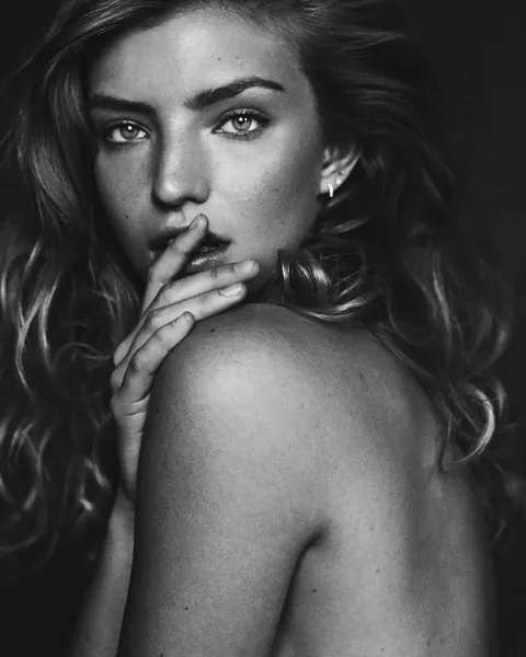 Niamh Adkins is drop dead gorgeous! You agree?