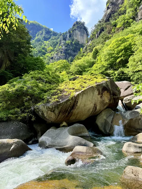 Shosenkyo Gorge, Japan [OC][4284 x 5712]