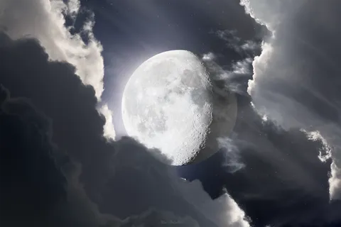 I used two old amateur cameras to get a high resolution image of the Moon in HDR [OC]